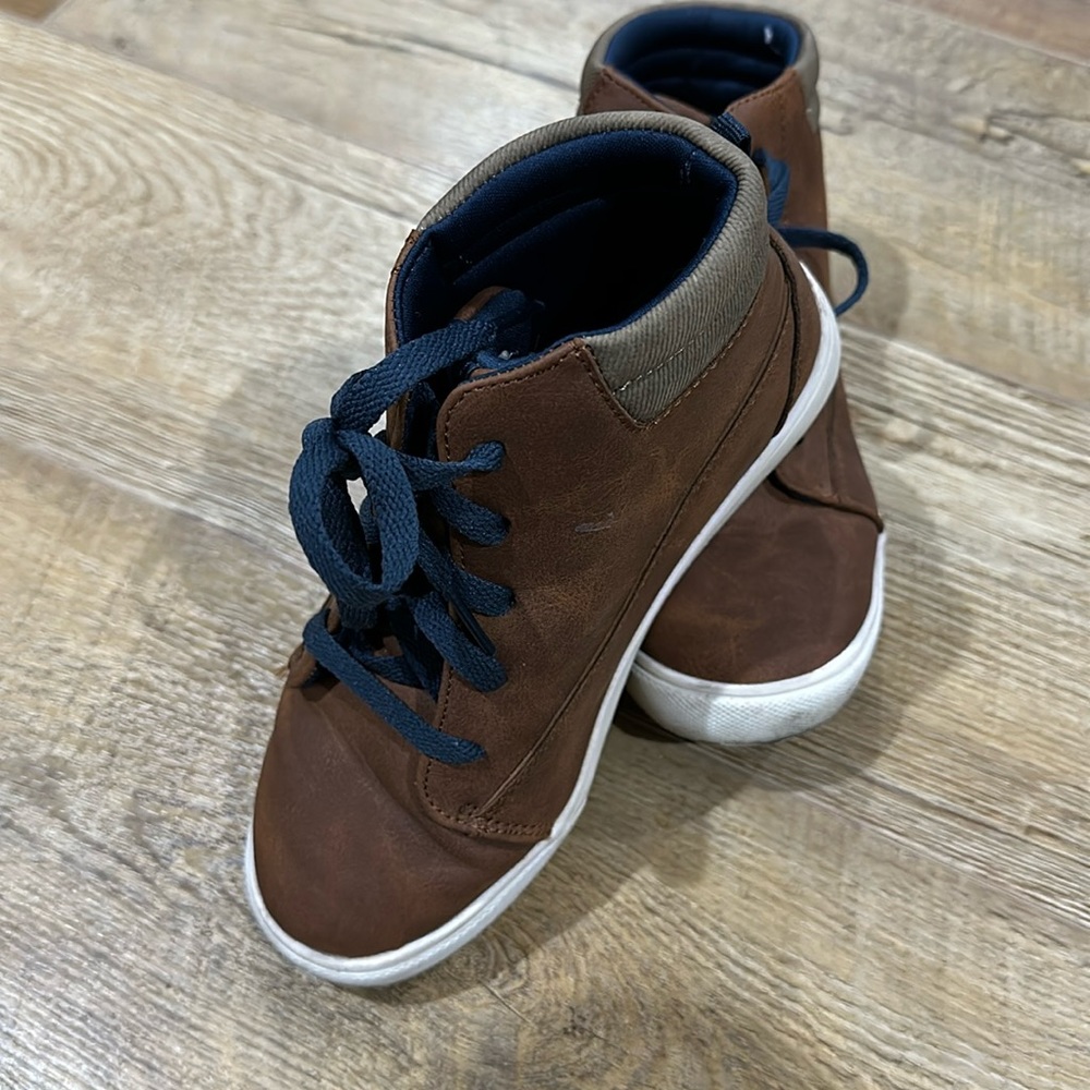 Boys’ sz two dress shoes